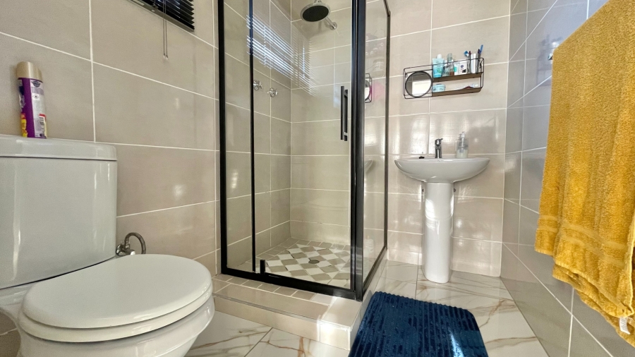 4 Bedroom Property for Sale in Gordons Bay Central Western Cape